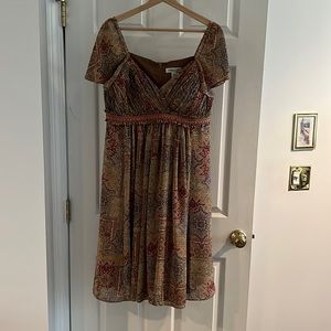 Sleeveless short (knee length) dress with built-in bra